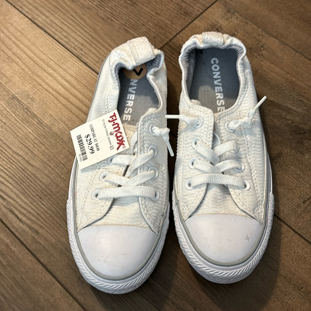 Women’s White converse size 7